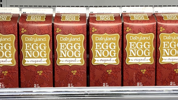 yukon whitehorse supermarket eggnog holiday ユーコンユース クリスマスモード